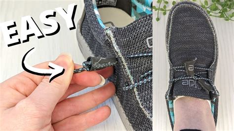 how to tighten laceless shoes.